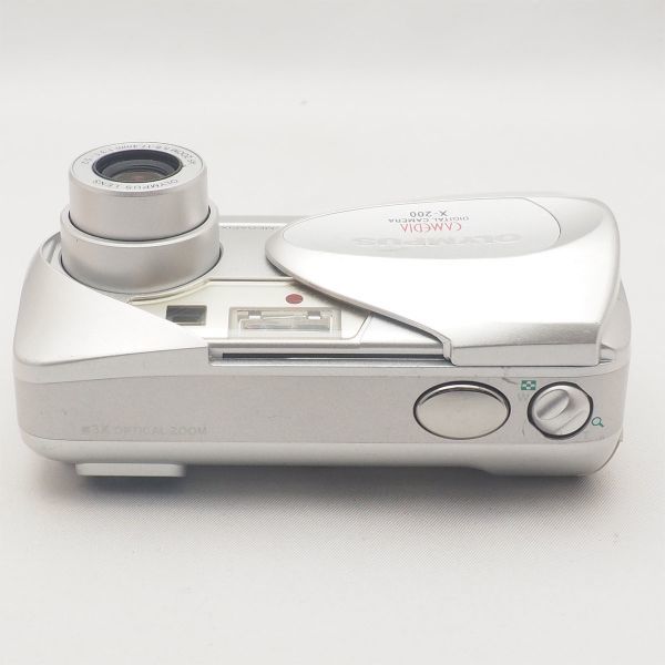 美品 オリンパス X-200 CAMEDIA 本体 シルバー デジカメ Olympus カ