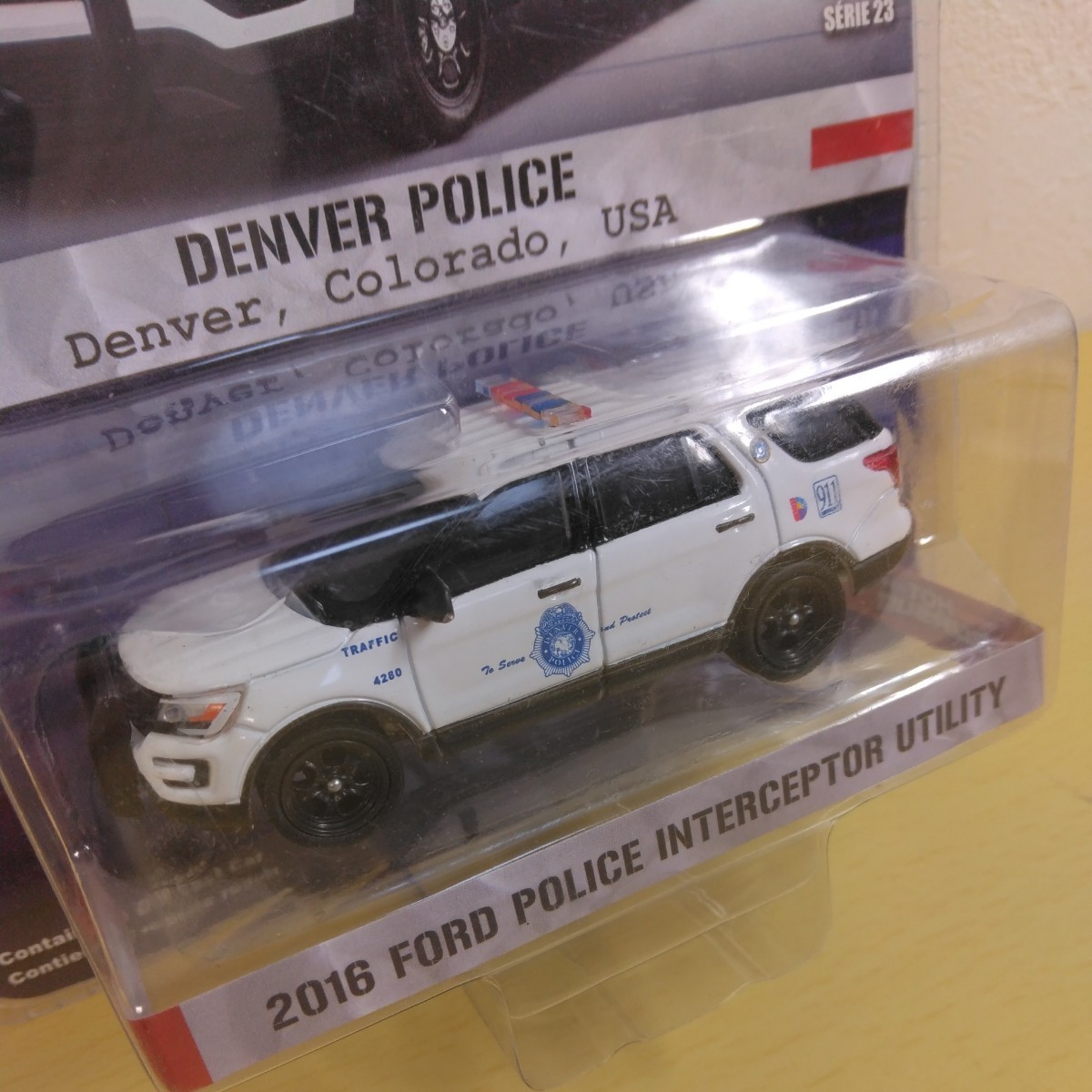 1/64 グリーンライト 2016 FORD POLICE INTERCEPTOR UTILITY ミニカー GREEN LIGHT HOT PURSUIT DENVER POLICE_画像2