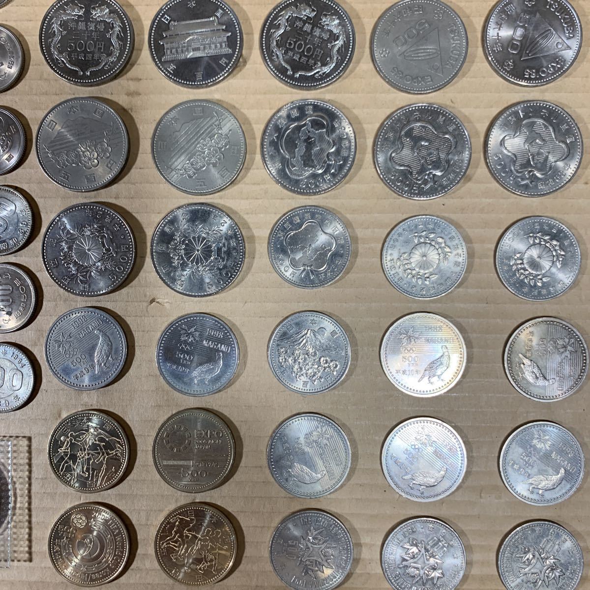 記念硬貨 五千円×1品 / 千円×3品 / 五百円× 51品 / 百円×79品/ メダル2