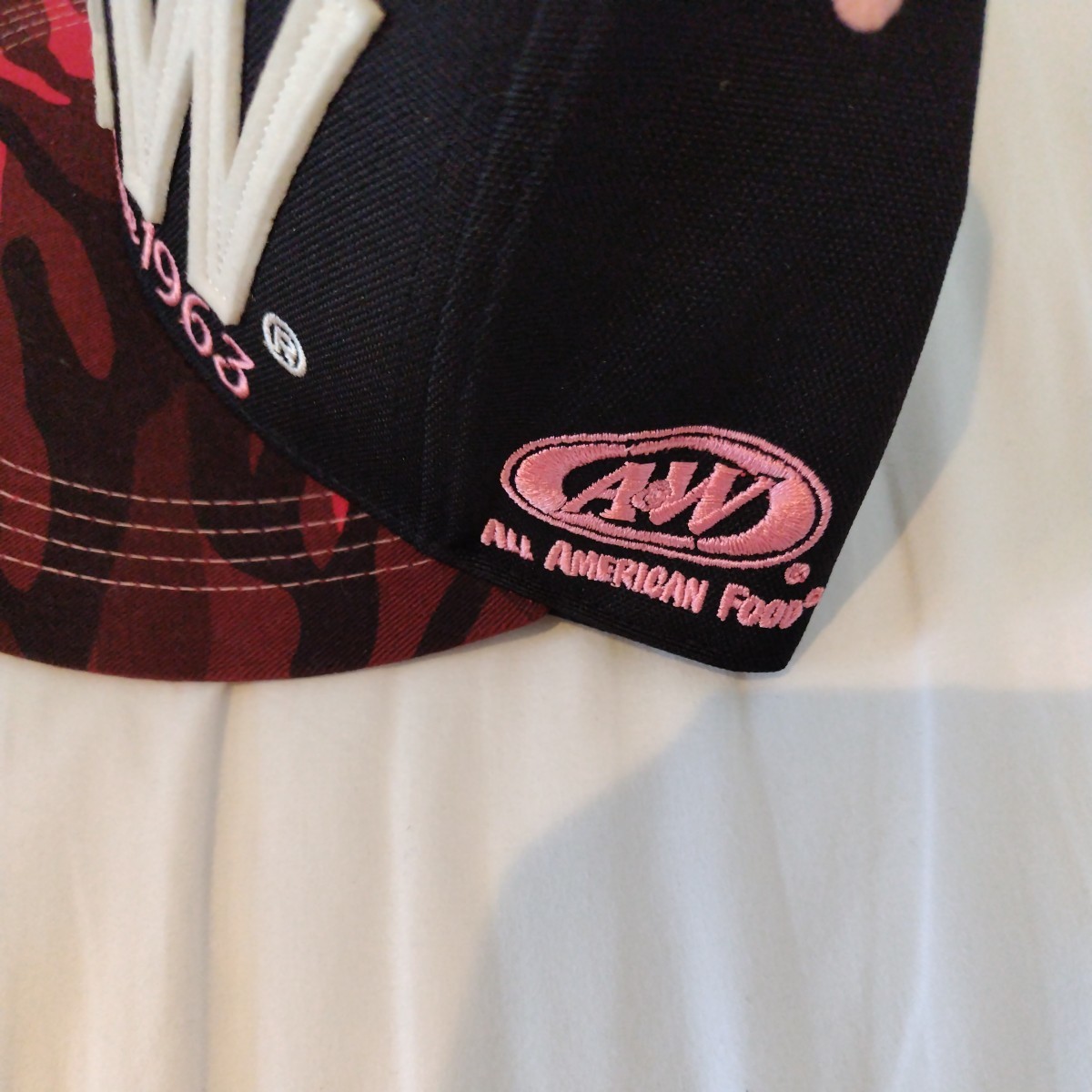 レア 人気 新品 未使用 A&W 沖縄 ロゴ キャップ ブラックピンク 迷彩