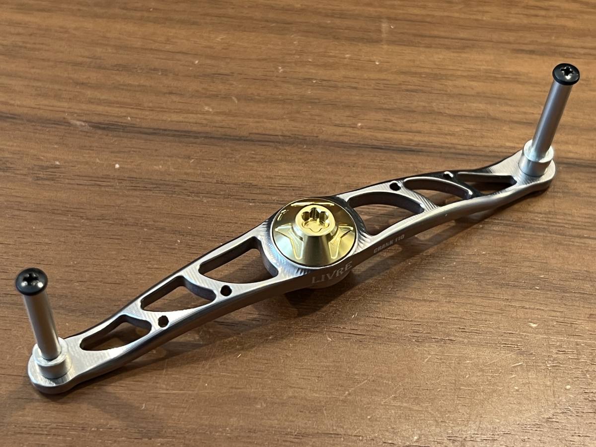 美品】リブレ クランク110 チタン/ゴールド ダイワ 右巻ナット付属 ベイトリール ハンドル リブレ・クランク110+シマノ右巻きセンターナット