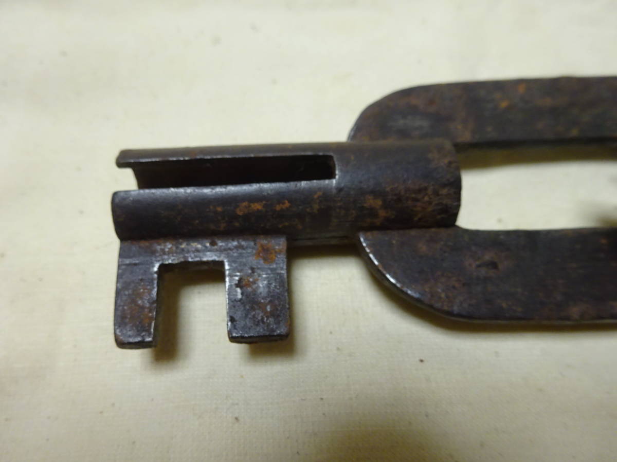 １０）古鍵 蔵錠前鍵 大きな時代鍵です。 検：和鍵 蔵鍵 鉄鍵 カギ