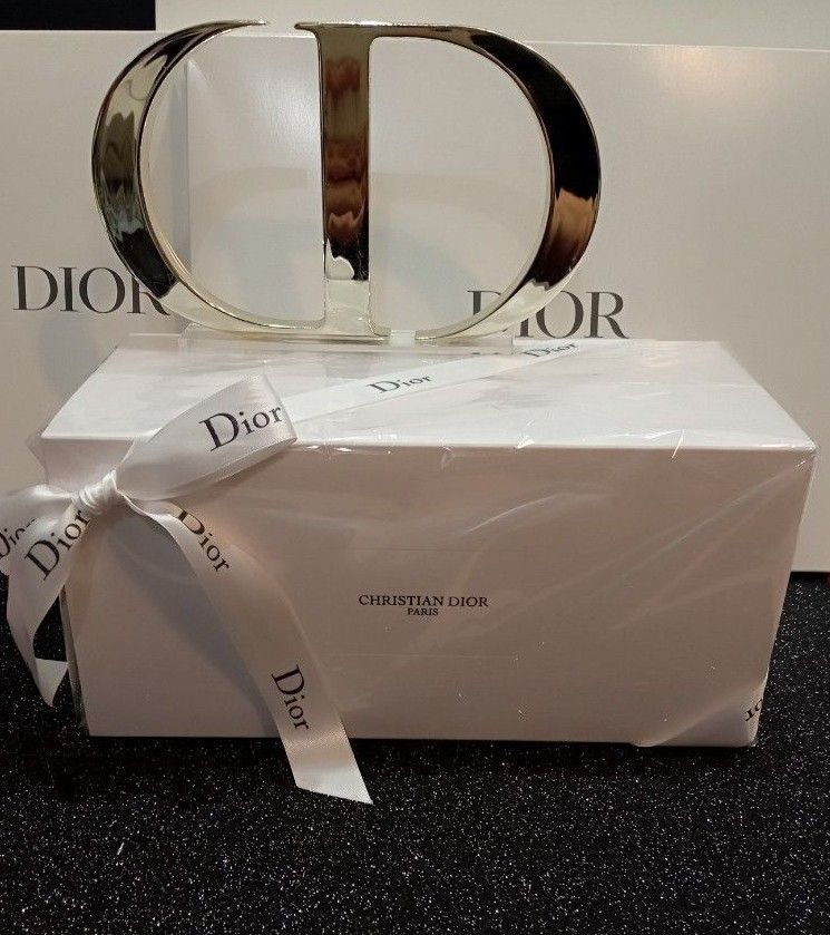 【Christian　Dior】☆新品未使用未開封品　アロマキャンドル3個セット　各85ｇ　(DIORホリデー限定ショッパー付き)