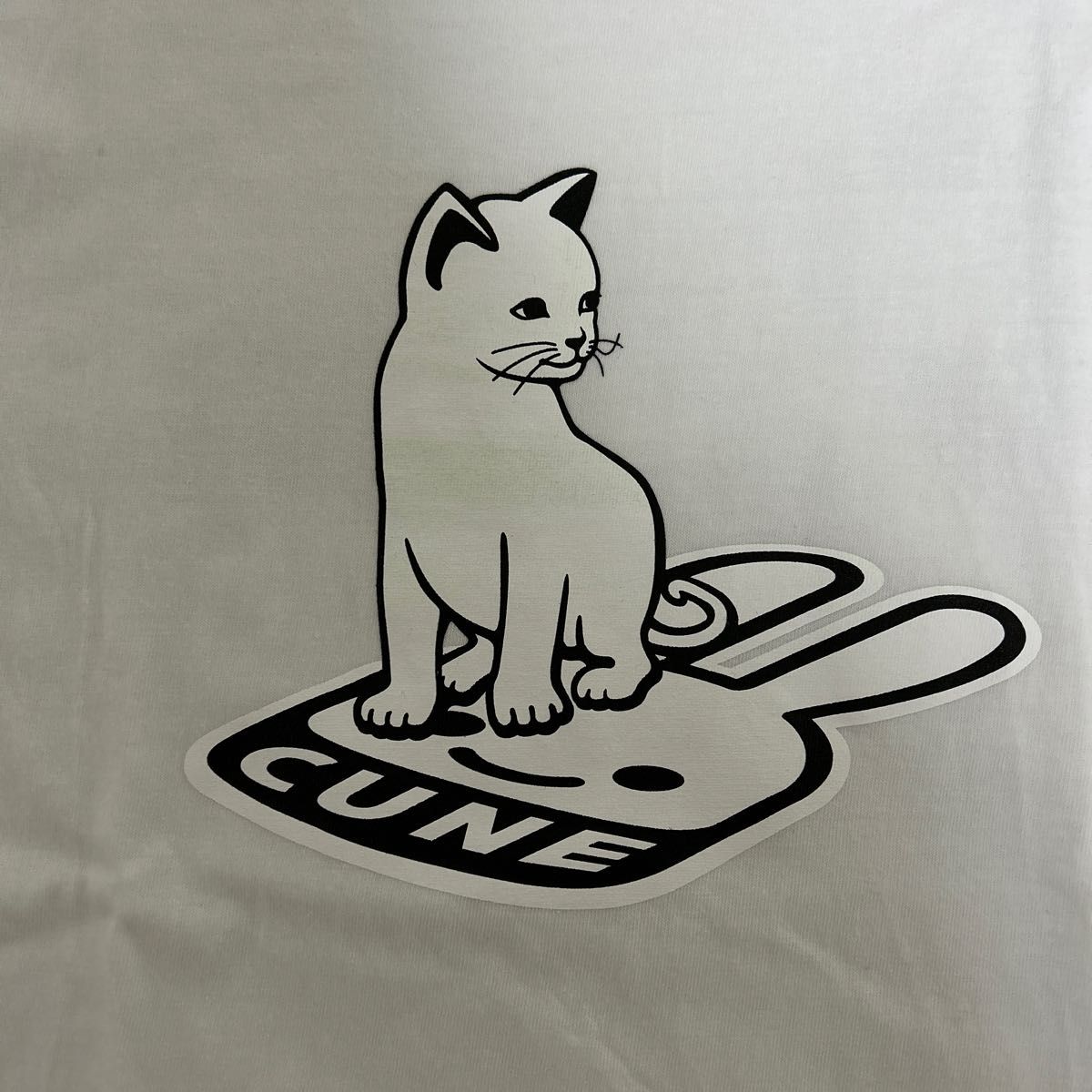 CUNE S/S Tee 猫 ホワイト M キューン ウサギ ネコ Tシャツ 白 CUNE S/S Tee 猫 ホワイト M キューン ウサギ ネコ Tシャツ 白