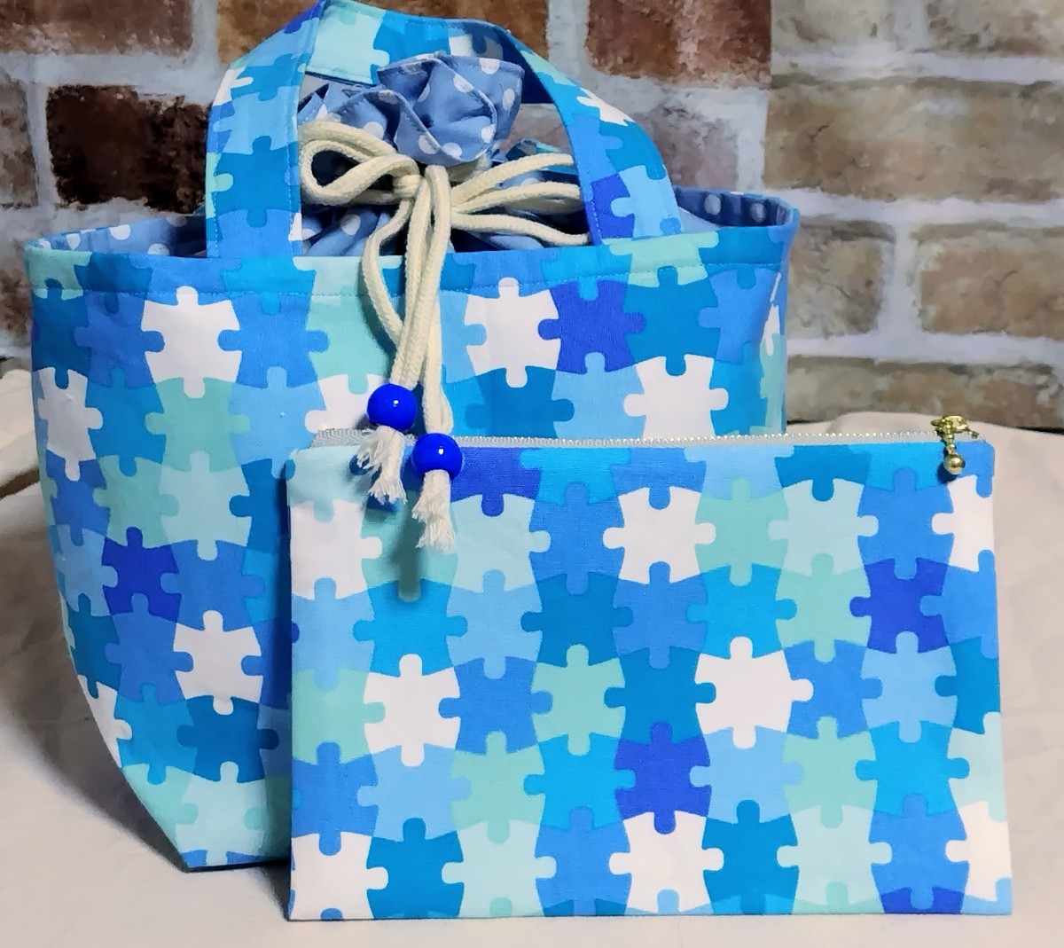 ハンドメイド☆爽やかで可愛い巾着バッグ&おまけフラットポーチ♪♪ JChere雅虎拍卖代购 ランチ巾着 お弁当袋 ランチバッグ ハンドメイド 巾着袋 手編み パステル