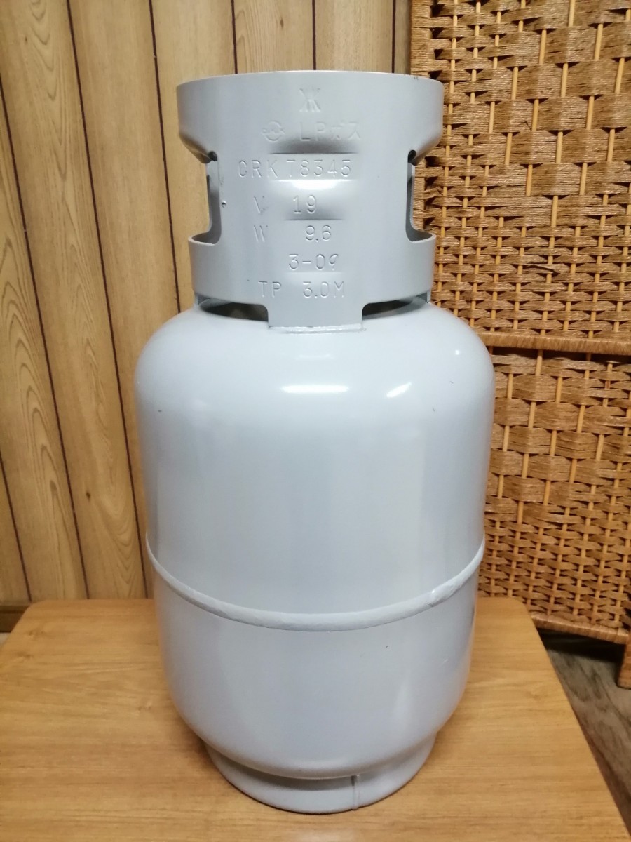 美品 ガスボンベ LPガス容器 プロパン 空ボンベ 8kg 充填 美品 ガスボンベ LPガス容器 プロパン 空ボンベ 8kg 充填