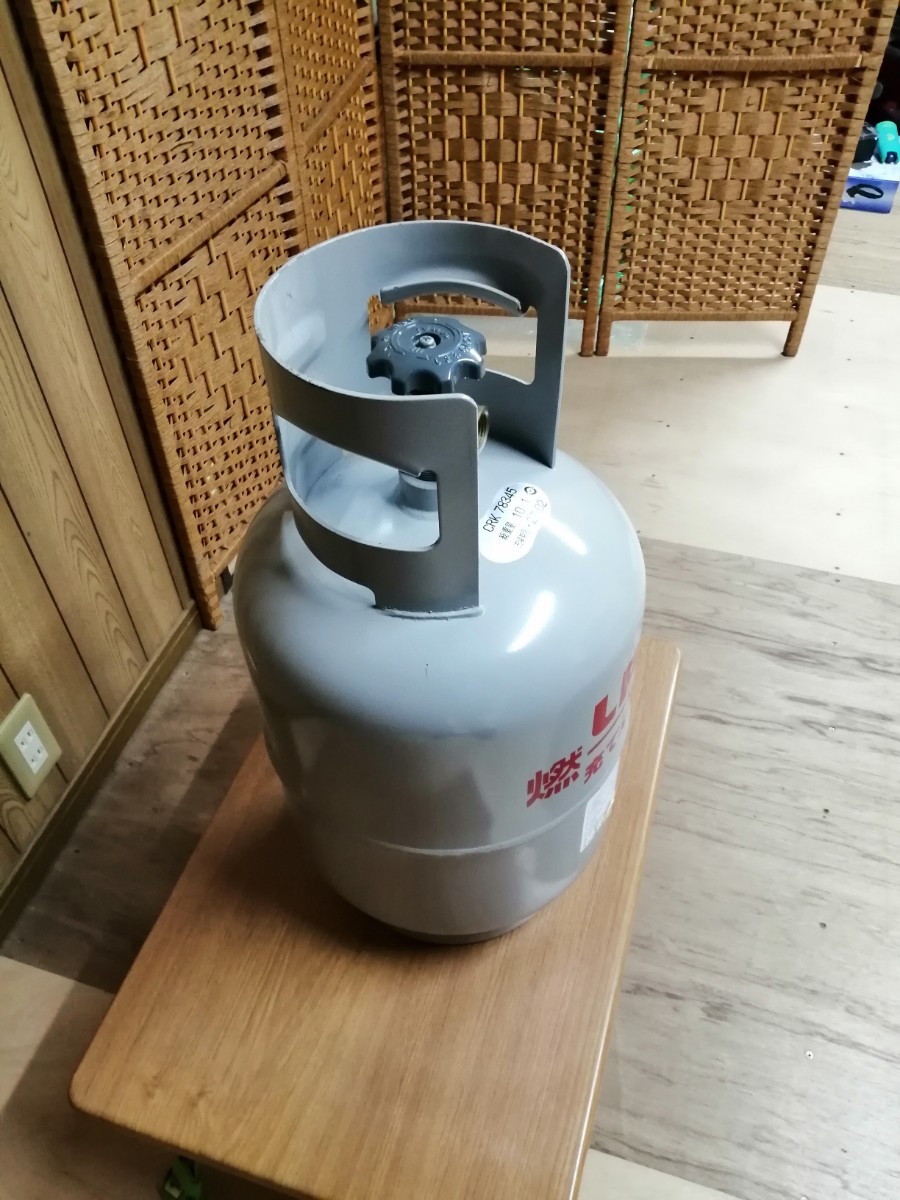 美品 ガスボンベ LPガス容器 プロパン 空ボンベ 8kg 充填 美品 ガスボンベ LPガス容器 プロパン 空ボンベ 8kg 充填