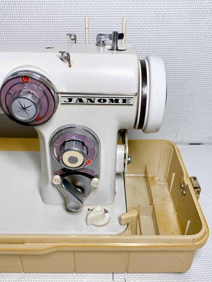 ◇JANOME ジャノメ モデル672 家庭用ミシン 昭和レトロ ケース付き 針