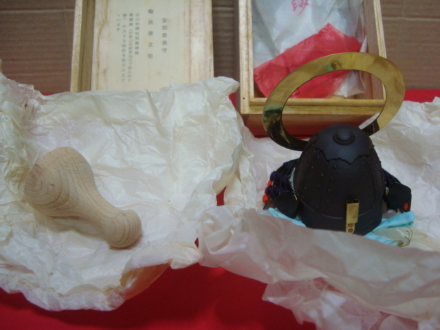 甲冑師 名工☆加藤一冑 作☆安部豊後守 輪抜後立兜☆ミニ兜 桐製 元箱