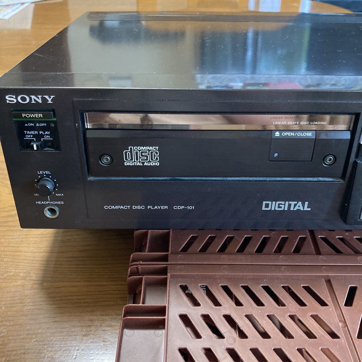 ソニーCDプレーヤー 世界初 CDP-101 トレイでます 読み込みします 音出