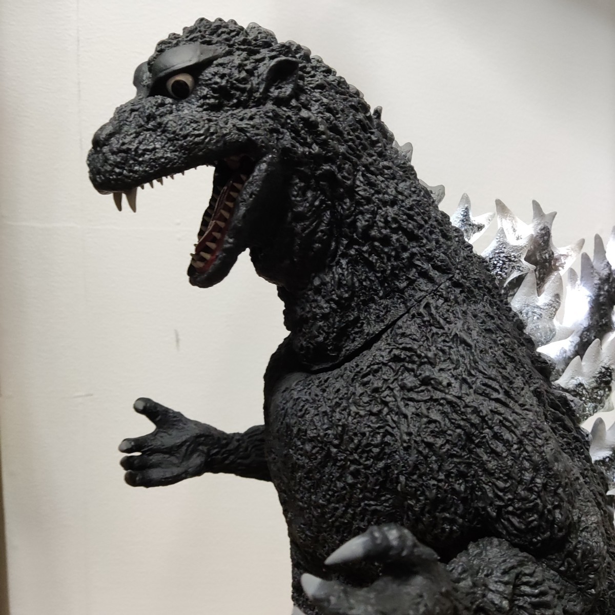 吠える、歩く、光る】デアゴスティーニ ゴジラをつくる 完成品 | pru