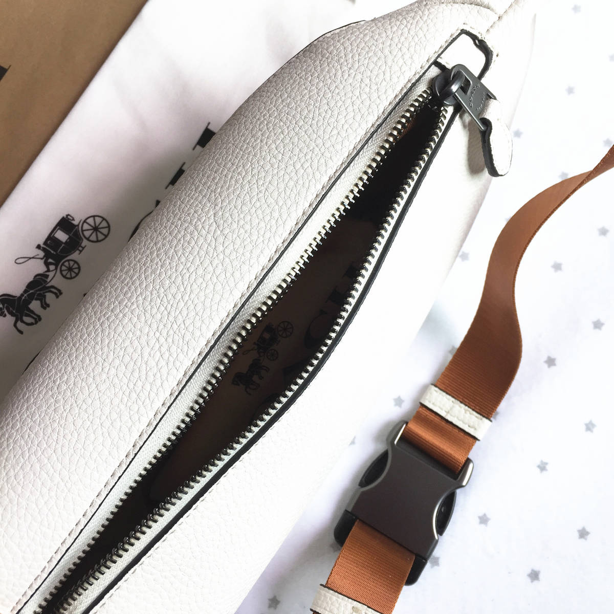 新品未使用】COACH コーチバッグ CH000 チョーク ボディーバッグ 新品未使用】COACH コーチバッグ CH000 チョーク ボディーバッグ