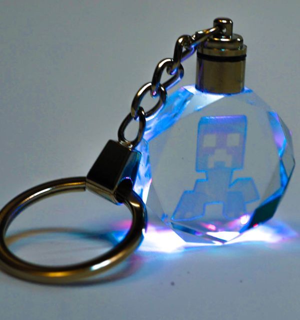 キーホルダー マインクラフト 光る クリスタル ミニ　LED　グッズ　キーリング　おもちゃ