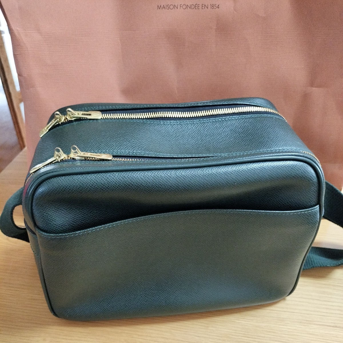 LOUIS VUITTON ルイヴィトン リポーターM30154 エピセア タイガ