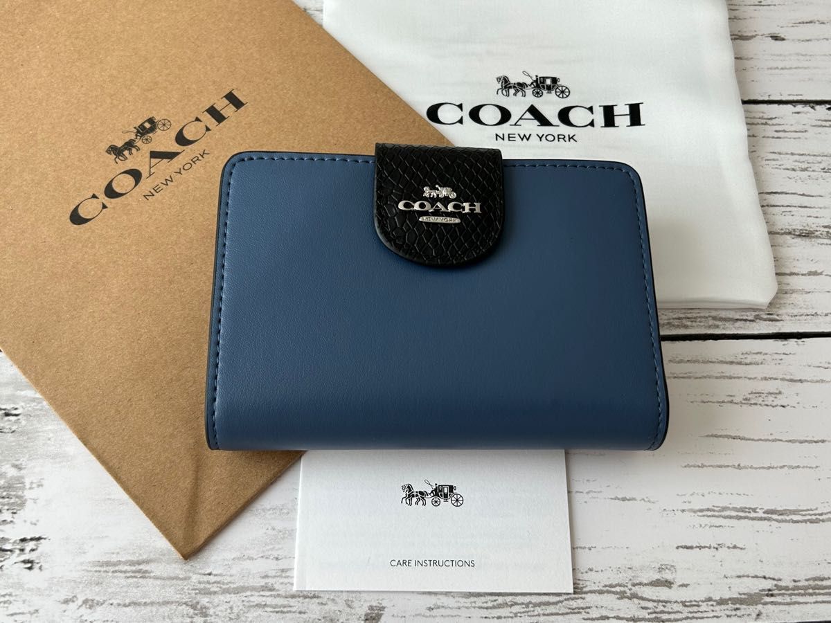 激安通販店舗 COACH 二つ折り財布 ブルーパイソン - レディース