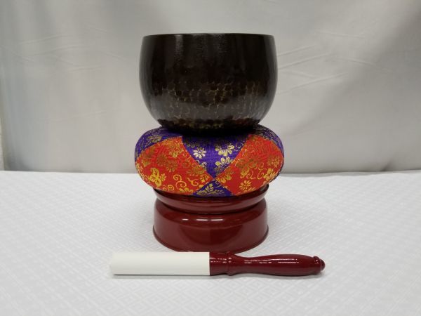 春夏新作 4寸◆丸布団◆直径12cm 大徳寺リンセット ◆新品◆手打ち 総高さ約20㎝ 寺院仏具 仏具 仏壇 丸金台 馨子 馨子 リン おりん 大徳寺りん 仏具一般 春夏新作 4寸◆丸布団◆直径12cm 大徳寺リンセット ◆新品◆手打ち 総高さ約20㎝ 寺院仏具 仏具 仏壇 丸金台 馨子 馨子 リン おりん 大徳寺りん 仏具一般