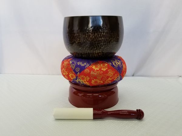 最低価格の リン おりん 大徳寺りん 総高さ約27㎝ 6寸◆丸布団◆直径18.5cm 大徳寺リンセット ◆新品◆手打ち 馨子 寺院仏具 仏具 仏壇 丸金台 馨子 仏具一般 最低価格の リン おりん 大徳寺りん 総高さ約27㎝ 6寸◆丸布団◆直径18.5cm 大徳寺リンセット ◆新品◆手打ち 馨子 寺院仏具 仏具 仏壇 丸金台 馨子 仏具一般