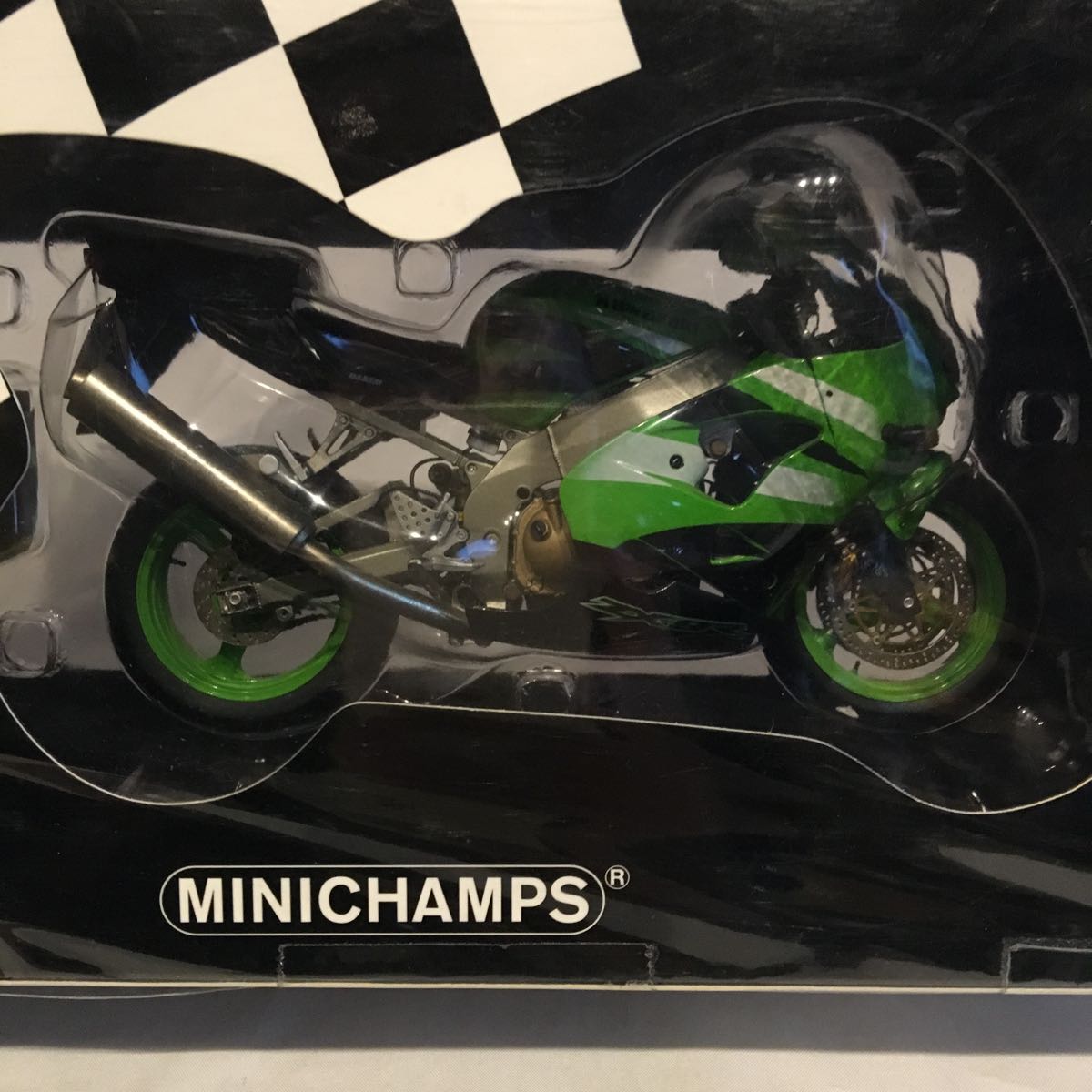 MINICHAMPS 1/12 Kawasaki Ninja ZX-9R ライムグリーン 完成品 バイク ミニカー モデルカー カワサキ ニンジャ ミニチャンプス_画像7