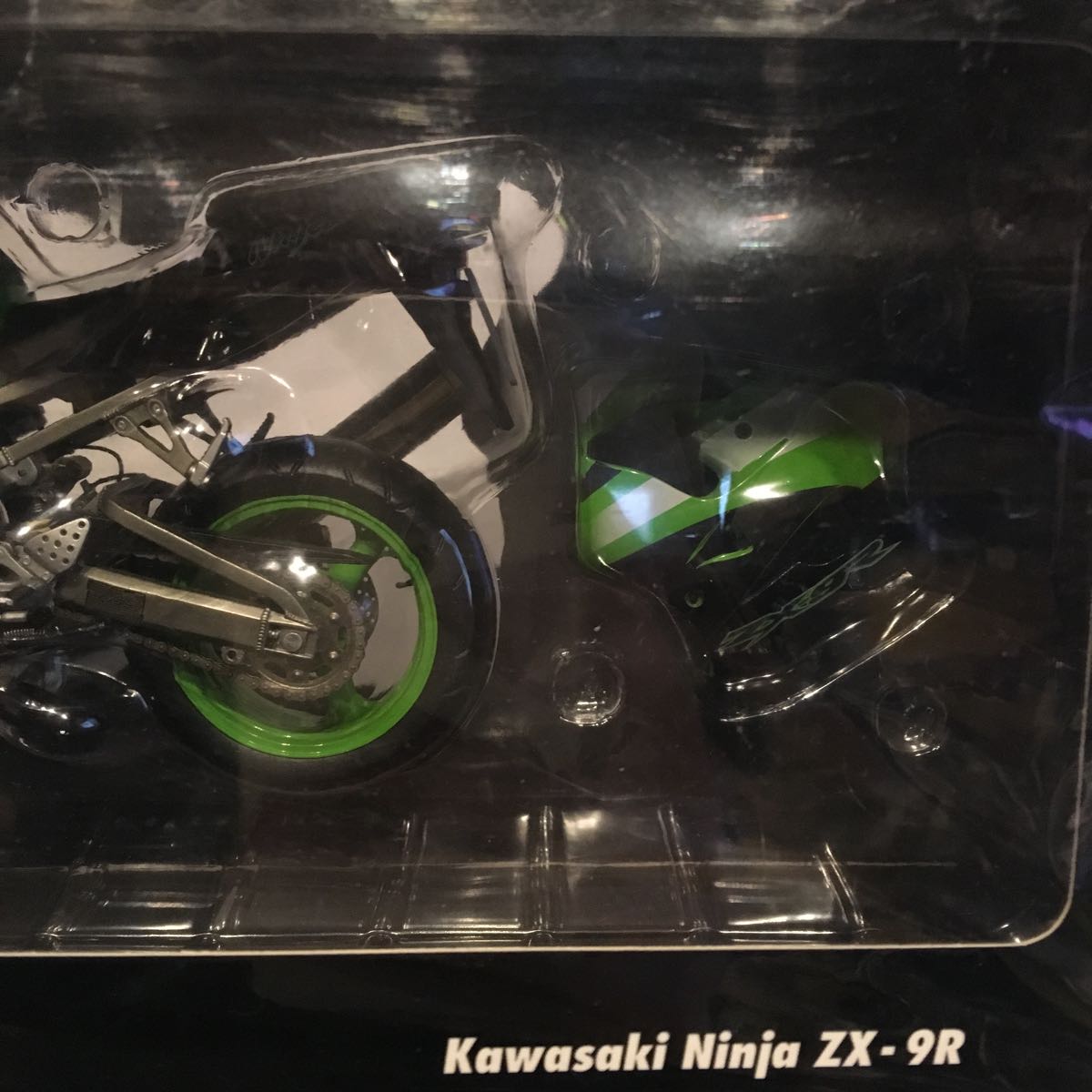 MINICHAMPS 1/12 Kawasaki Ninja ZX-9R ライムグリーン 完成品 バイク ミニカー モデルカー カワサキ ニンジャ ミニチャンプス_画像4