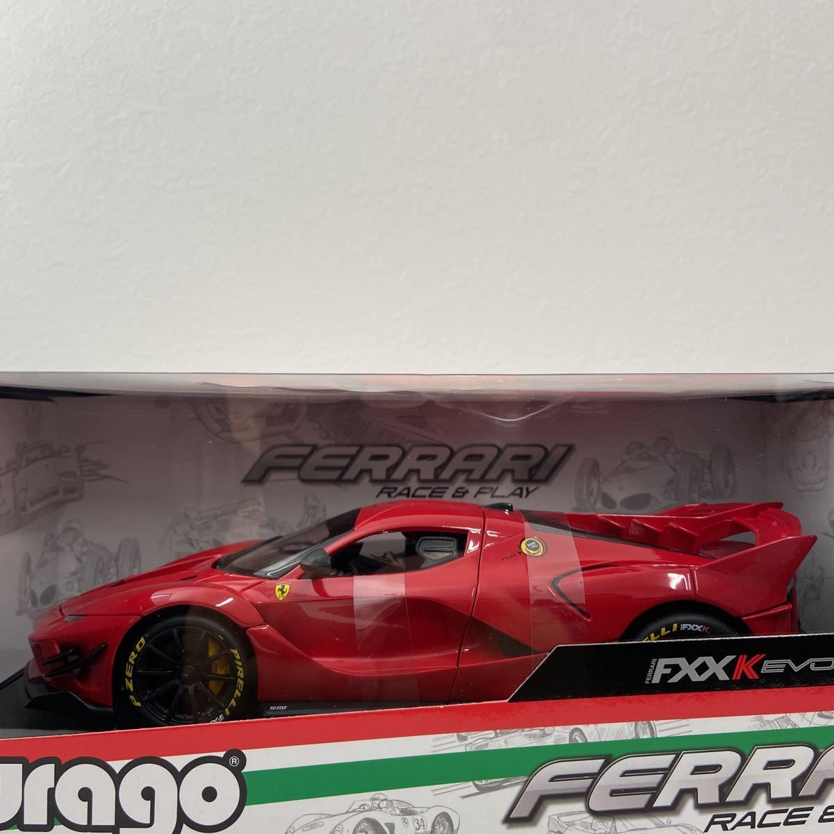 burago 1/18 FERRARI FXX K EVO Red ブラーゴ フェラーリ レッド ミニカー モデルカー P ZERO PIRELLI_画像3