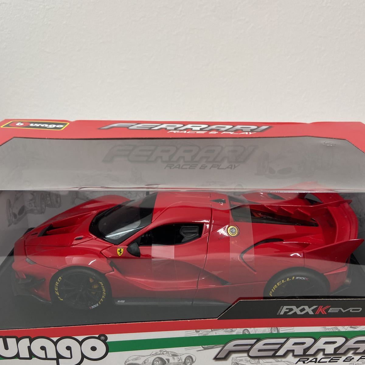 burago 1/18 FERRARI FXX K EVO Red ブラーゴ フェラーリ レッド ミニカー モデルカー P ZERO PIRELLI_画像4