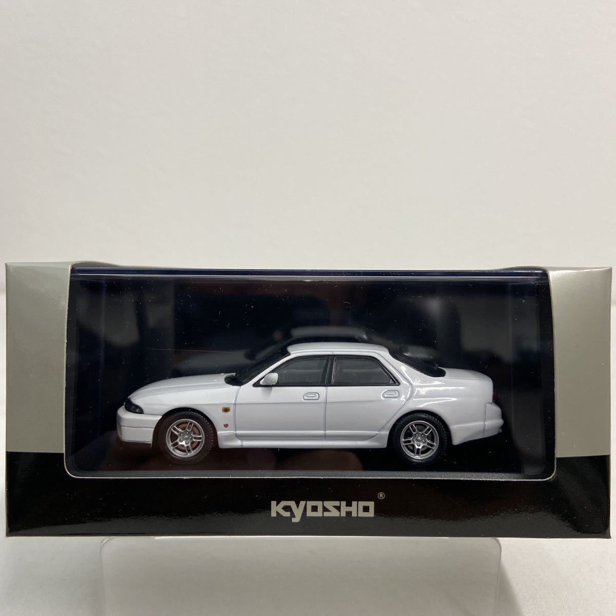 京商 1/43 日産スカイライン GT-R オーテック 40周年記念限定車 NISSAN SKYLINE BCNR33 R33 AUTECH ver. White 国産 旧車 名車 ミニカー_画像2