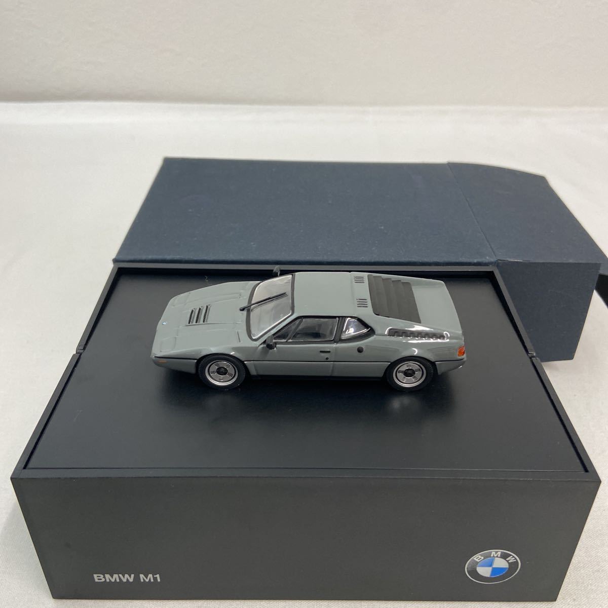 BMW ディーラー特注 1/43 M1 グレー ミニカー モデルカー スーパーカー