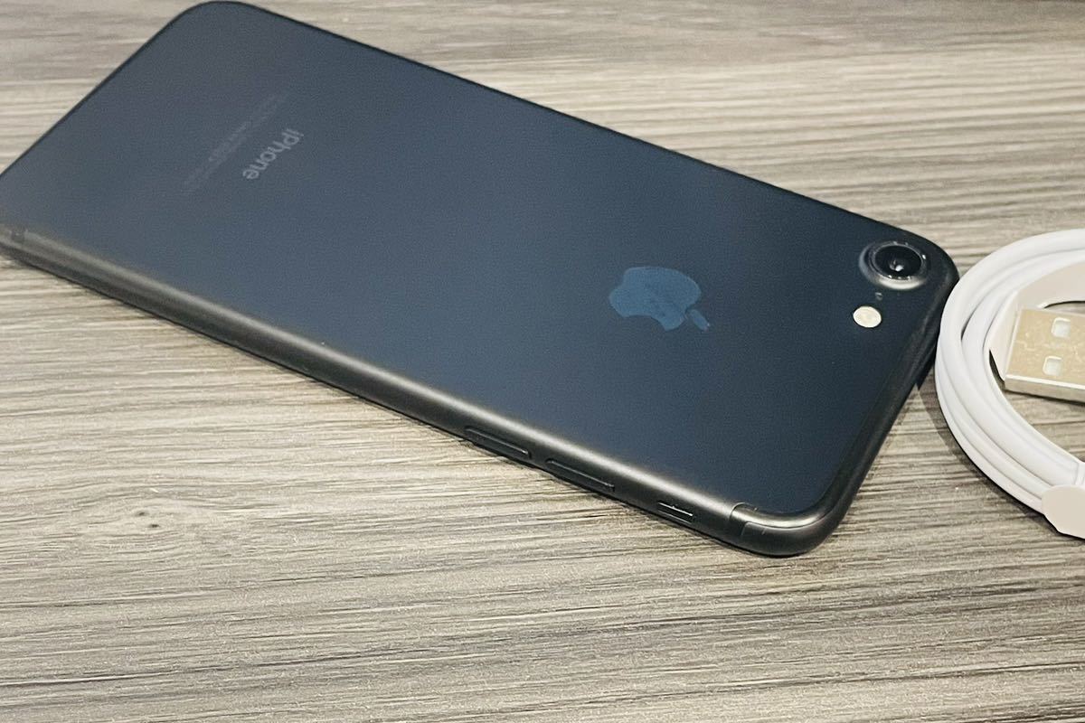 ソフトバンク iPhone7 32GB ジェットブラックMNCE2J/A送料無料iOS15 7