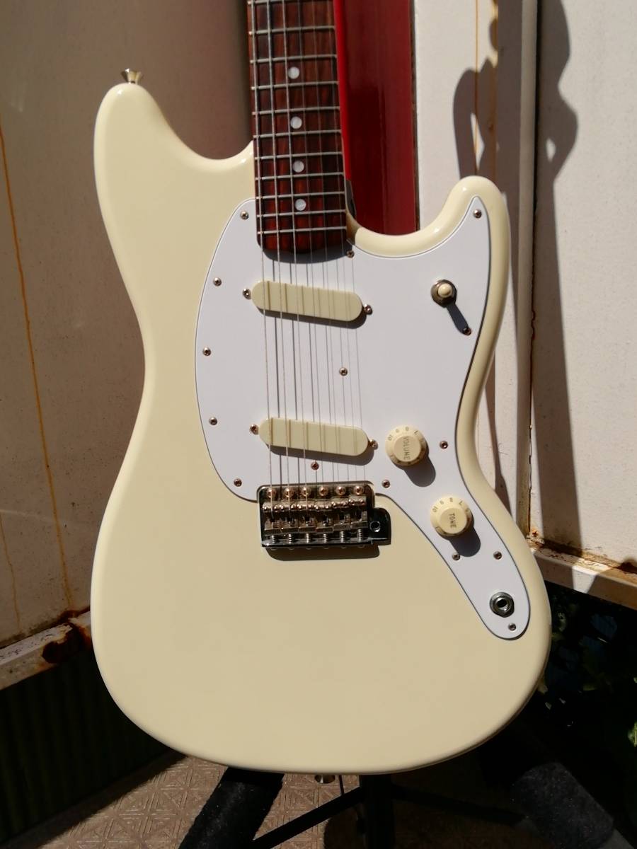 Fender Char mustang 日本製 zicca 純正 ホワイト ピックガード Fender Char mustang 日本製 zicca 純正 ホワイト ピックガード