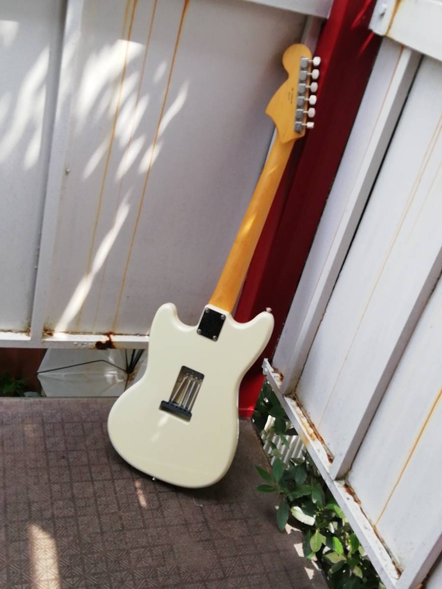 Fender Char mustang 日本製 zicca 純正 ホワイト ピックガード Fender Char mustang 日本製 zicca 純正 ホワイト ピックガード