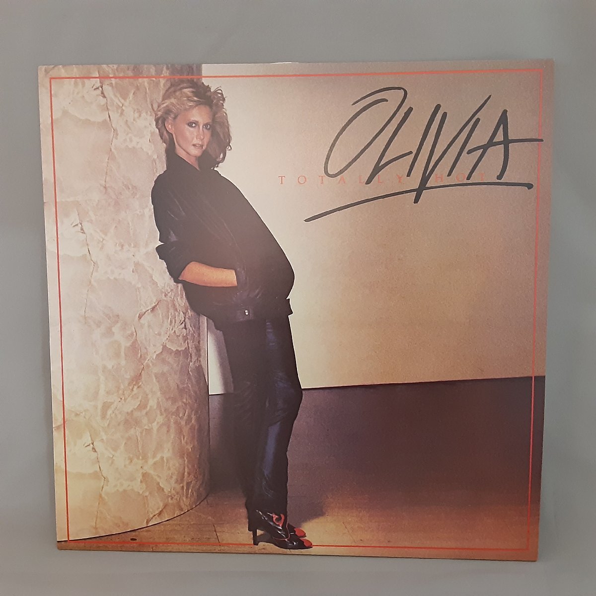 UK盤 ◇ OLIVIA NEWTON-JOHN オリビア・ニュートン＝ジョン / TOTALLY HOT ○LP EMA 789_画像1