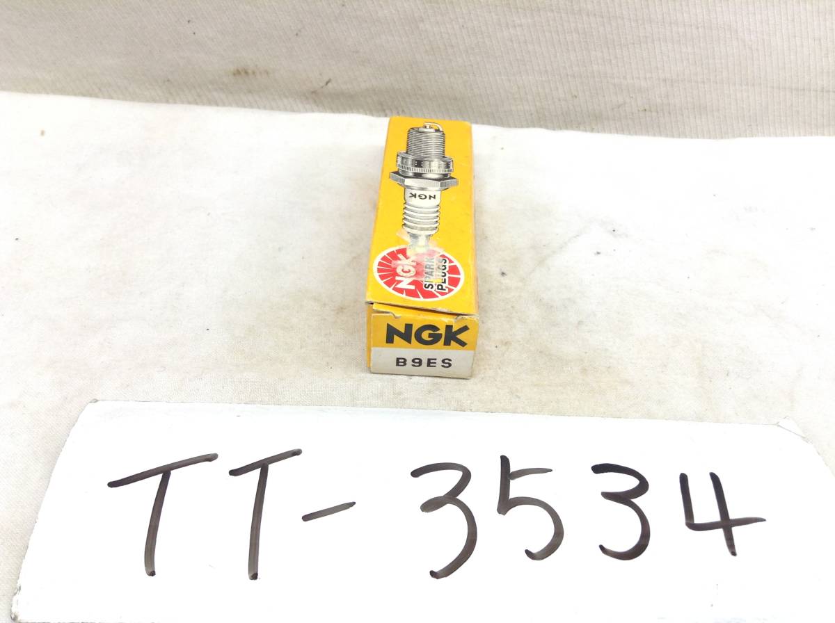 TT-3534　NGK　B9ES　スパークプラグ　未使用　即決品　　　　　_画像1