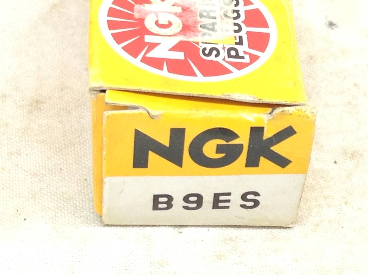 TT-3534　NGK　B9ES　スパークプラグ　未使用　即決品　　　　　_画像2