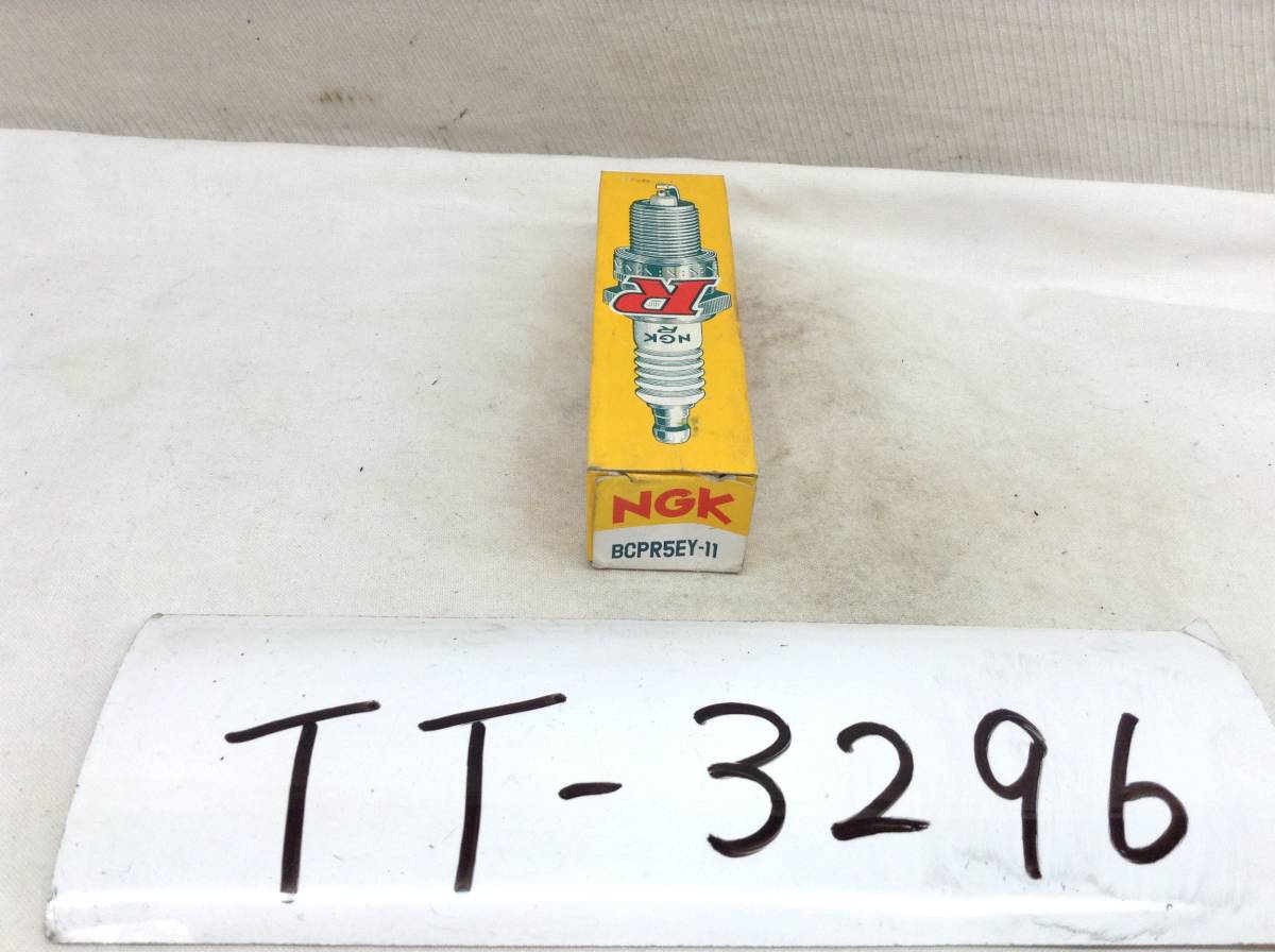 TT-3296　NGK　BCPR5EY-11　スパークプラグ　未使用　即決品　　　　　_画像1