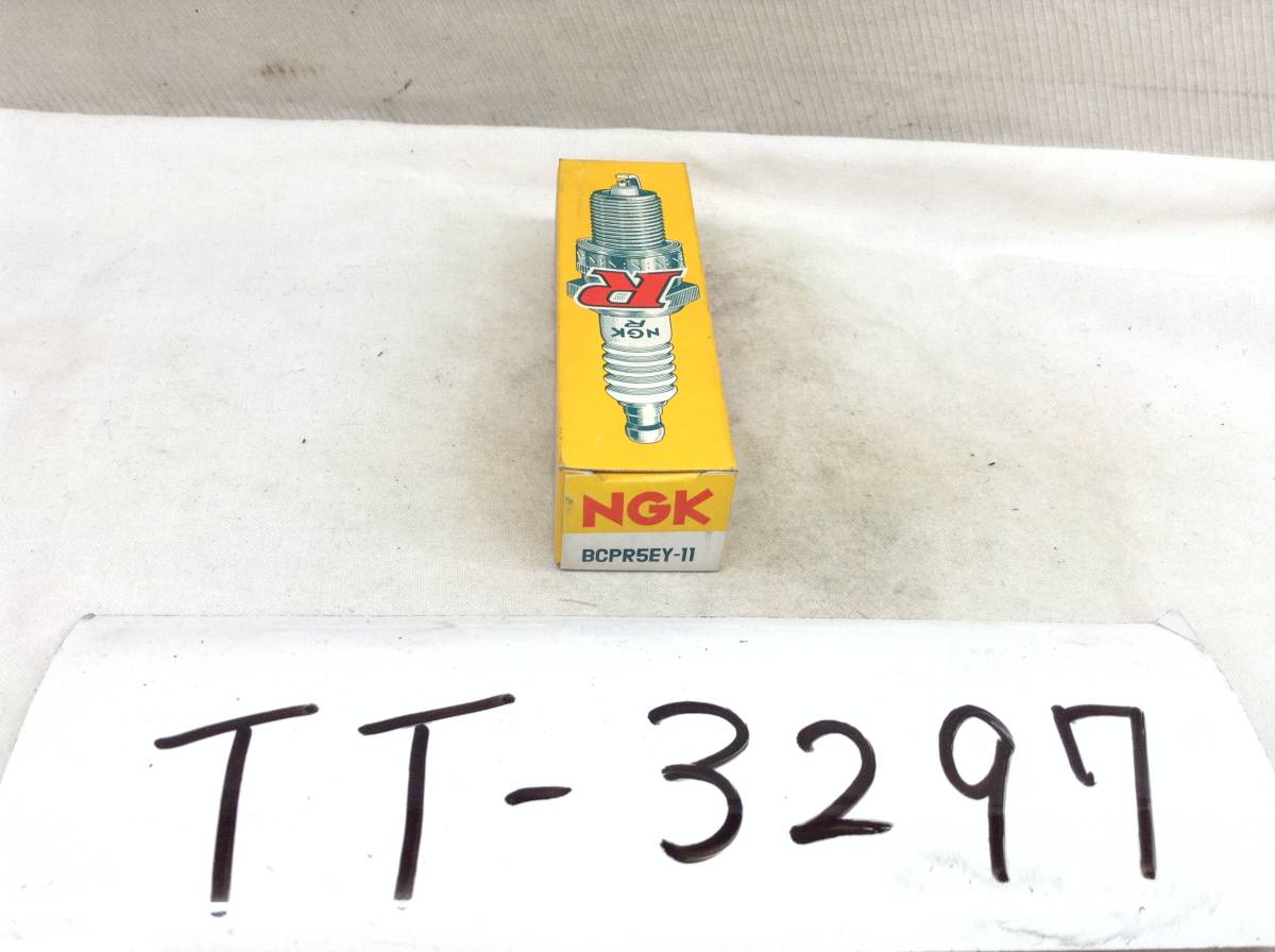 TT-3297　NGK　BCPR5EY-11　スパークプラグ　未使用　即決品　　　　　_画像1