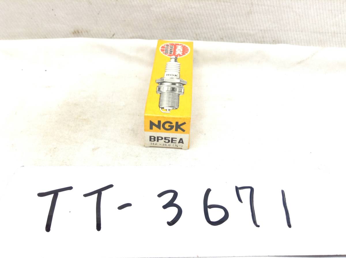 TT-3671　NGK　BP5EA　スパークプラグ　未使用　即決品　　　　　_画像1
