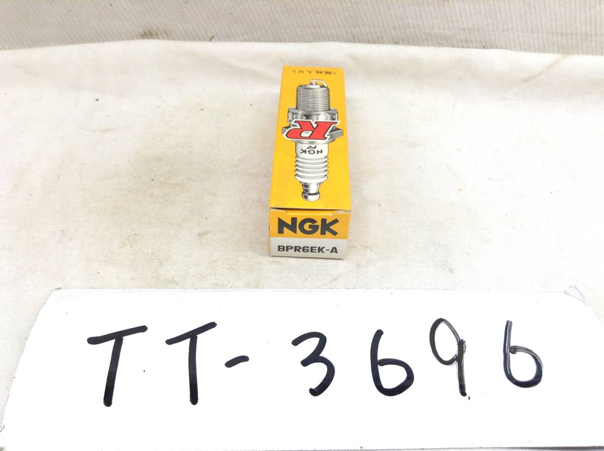TT-3696　NGK　BPR6EK-A　スパークプラグ　未使用　即決品　　　　　_画像1