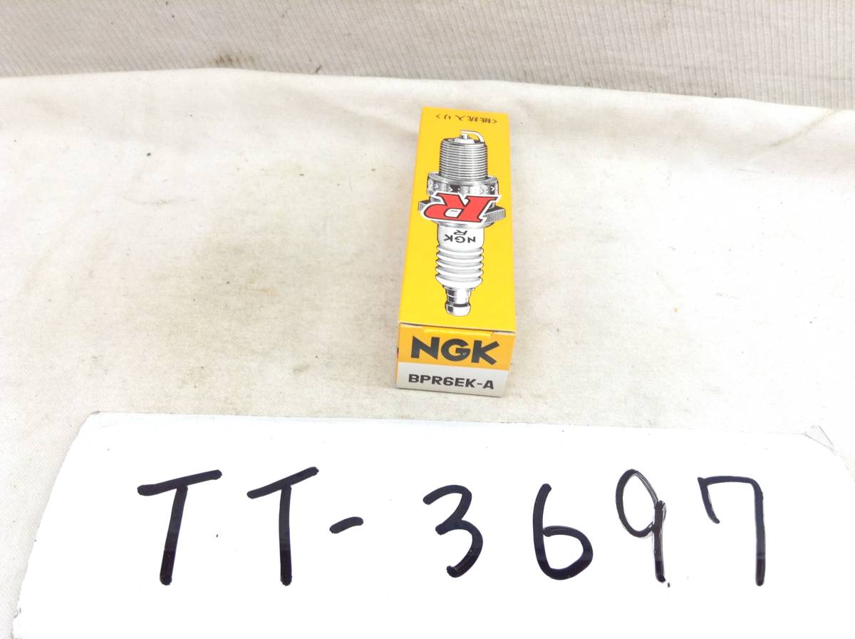 TT-3697　NGK　BPR6EK-A　スパークプラグ　未使用　即決品　　　　　_画像1