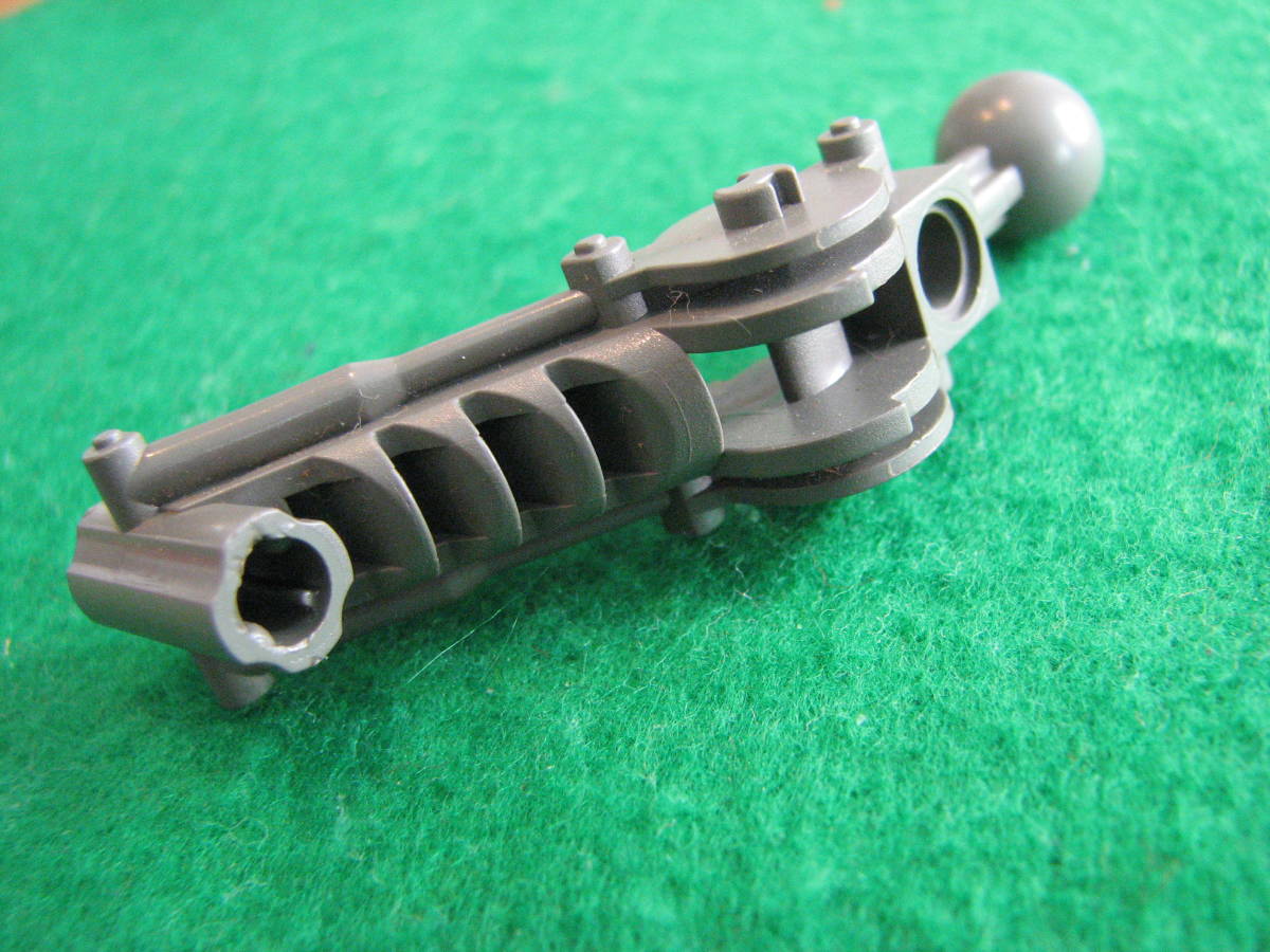 * Lego -LEGO*32476* Bionicle * ball joint 5x7 arm *90 times. dual axle hole attaching *USED*.. gray 