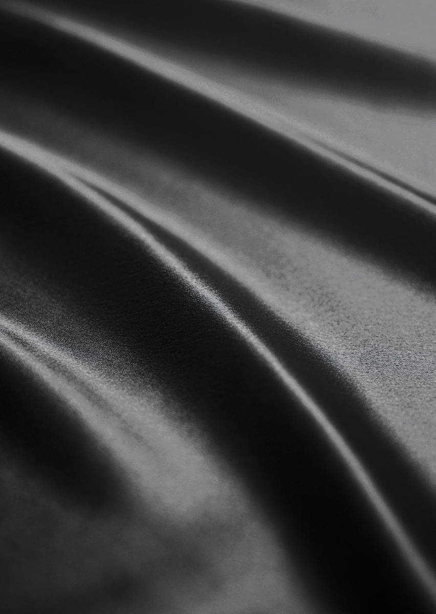 【本物シルク】シルク サテン 100％ 枕カバー S サイズ 35cm×50cm ブラック 日本製 ファスナー式 限定数量_画像2