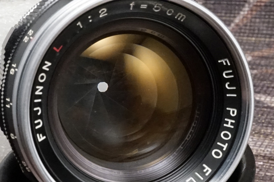 FUJI PHOTO FILM CO. (富士フイルム)　標準レンズ FUJINON Ｌ 5cm/f2（超美品/整備済）L39：スカッとクリアで軽い操作性の後期型タイプ。_絞り羽根が閉じる際完璧に正十角形を維持。