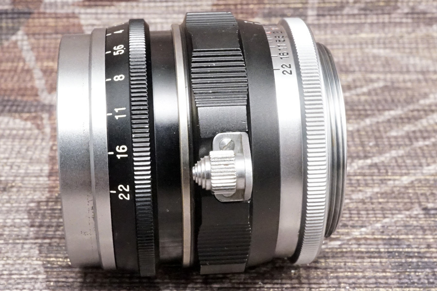 FUJI PHOTO FILM CO. (富士フイルム)　標準レンズ FUJINON Ｌ 5cm/f2（超美品/整備済）L39：スカッとクリアで軽い操作性の後期型タイプ。_距離環のトルクは普通、人により軽めです。