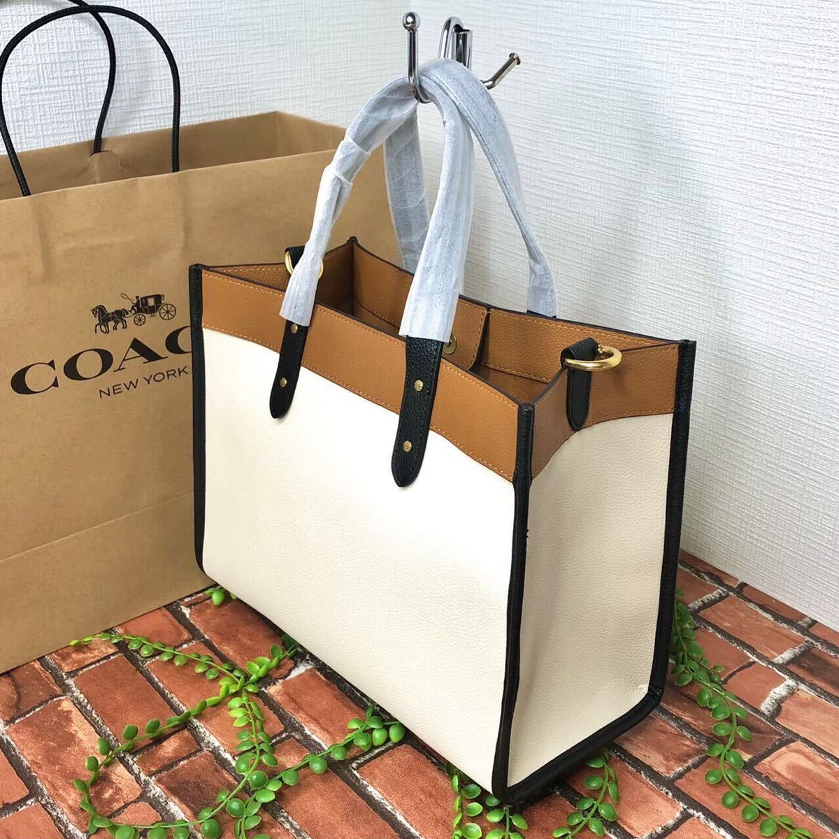 新品》COACH トート ハンドバッグ ショルダーバッグ ロゴクリーム-