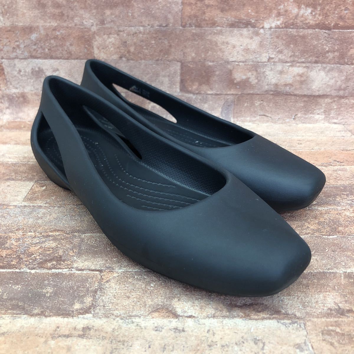 高価値】 クロックス フラットシューズ W8 24センチ minhaqualitylife