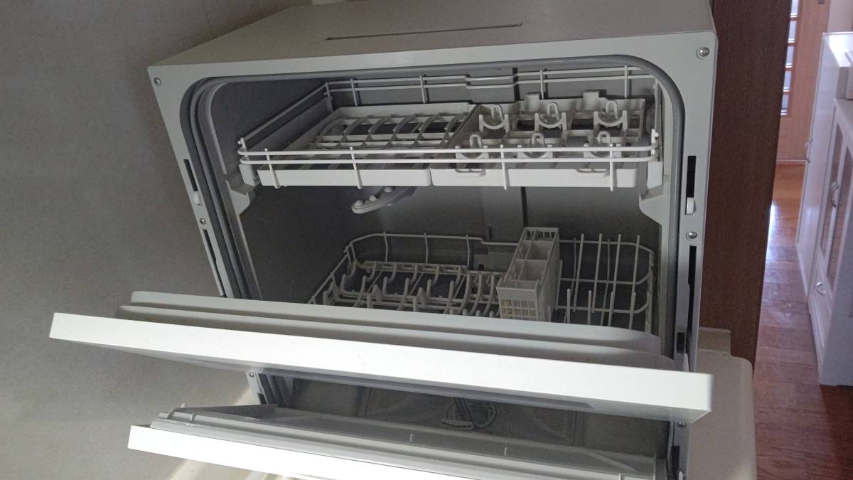 2022年製美品 パナソニック食器洗い乾燥機NP-TH4-W | veganutris