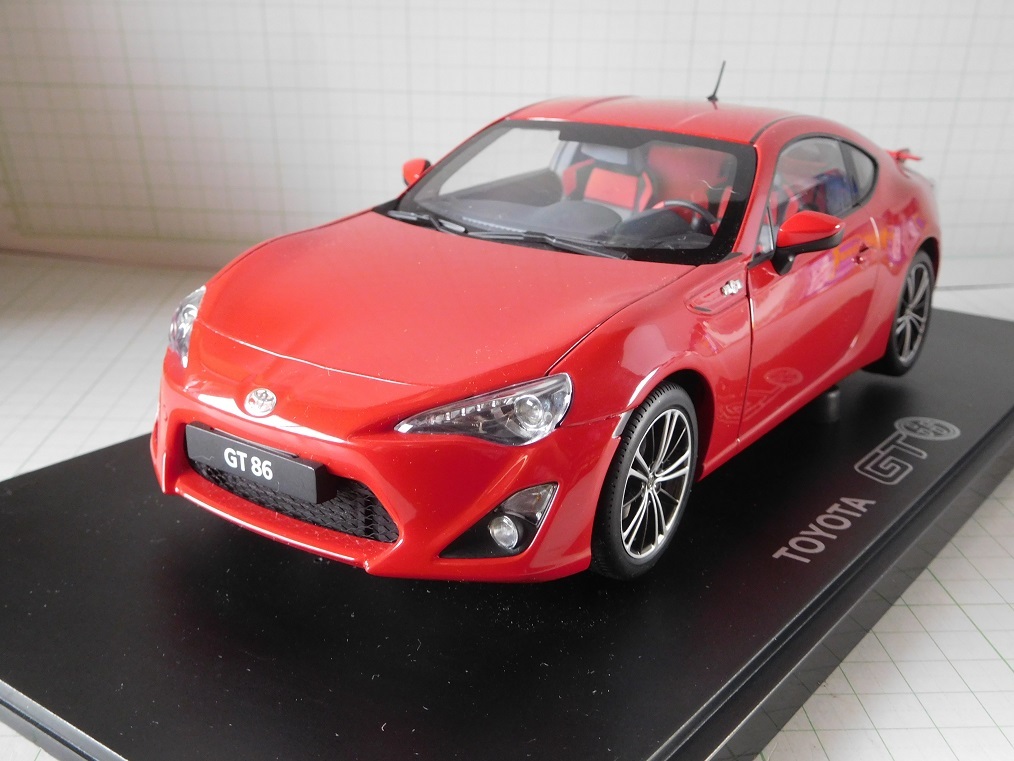 ◎Aa1/18 トヨタ GT86　（トヨタ86） (左ハンドル）GT リミテッド　　レッド_画像1