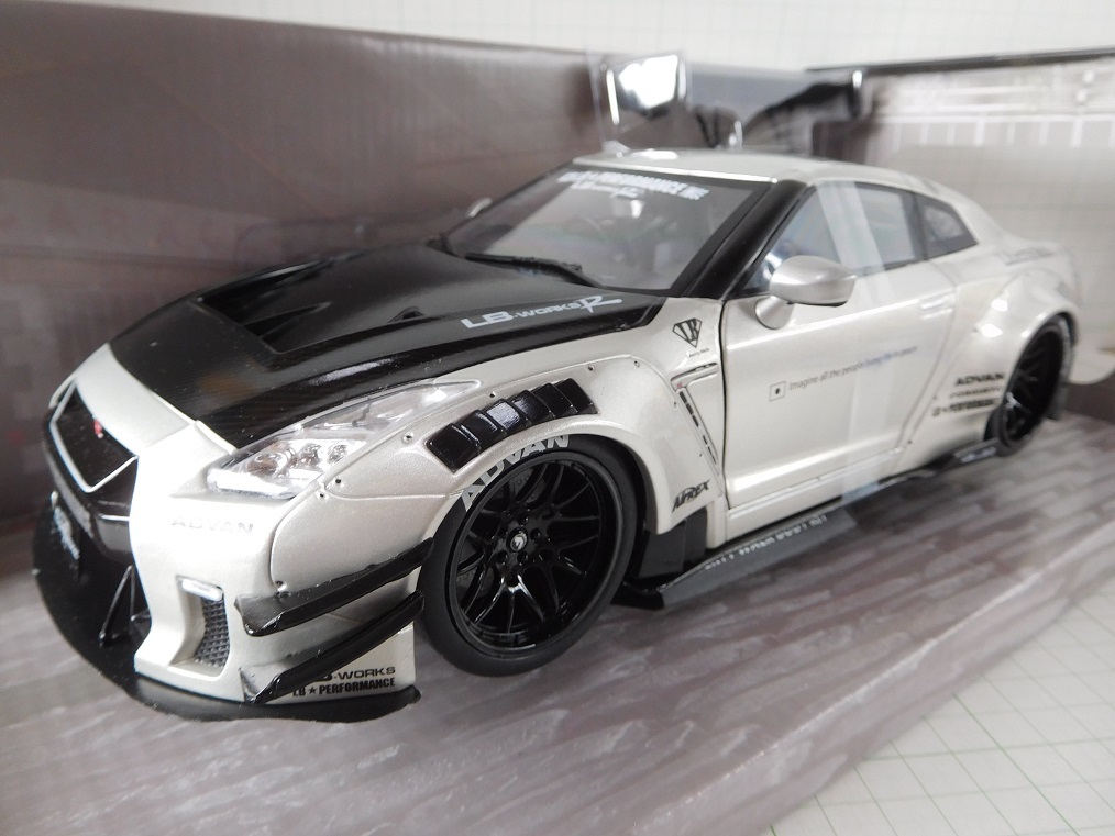 ◎ソリド　1/18　日産 GT-R (R35) LB WORKS _画像4