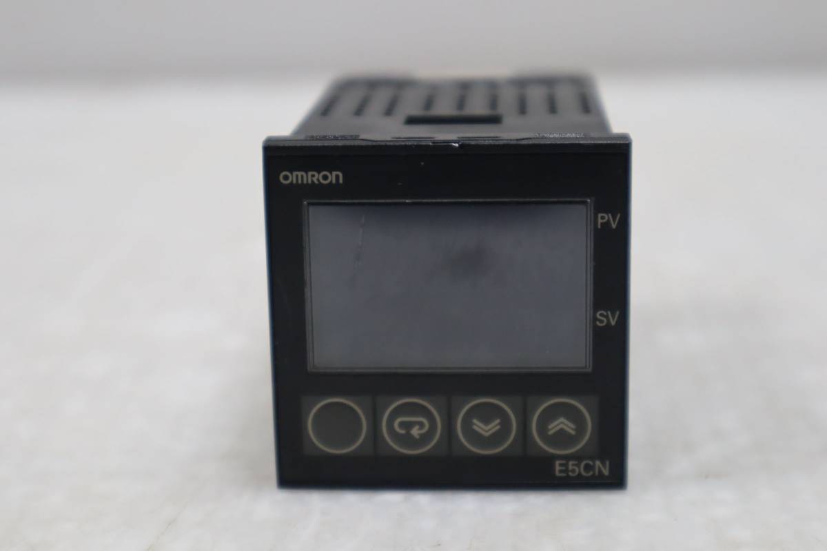 E0997(1) & OMRON オムロン サーマック 温度調整器 E5CN-Q2T _画像1