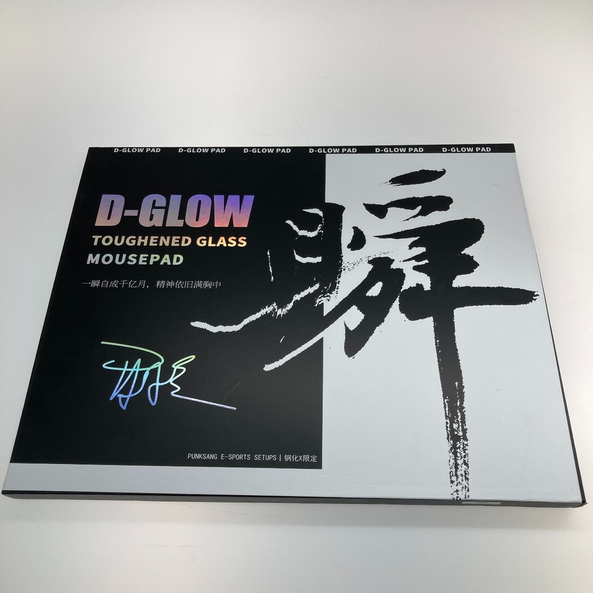 ** D-GLOW glass mouse pad a little scratch . dirt equipped 