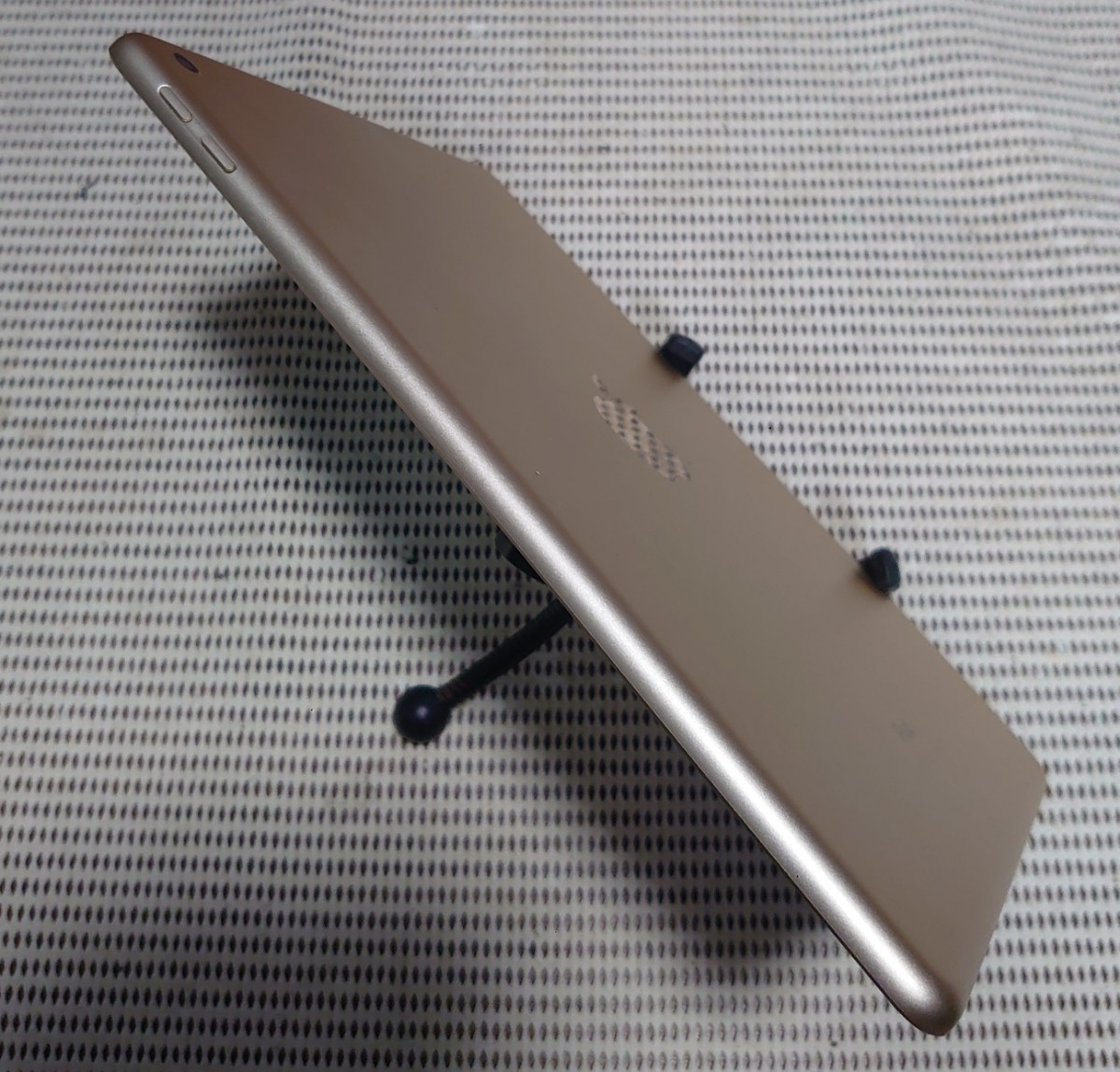 液晶無傷iPad第5世代(A1822)本体32GBゴールドWi-Fiモデル完動品動作確認済み1円スタート送料無料①の画像5